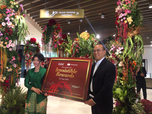 Flower Extravaganza menandai Anniversary tahun Kelima Cetral Departement Store