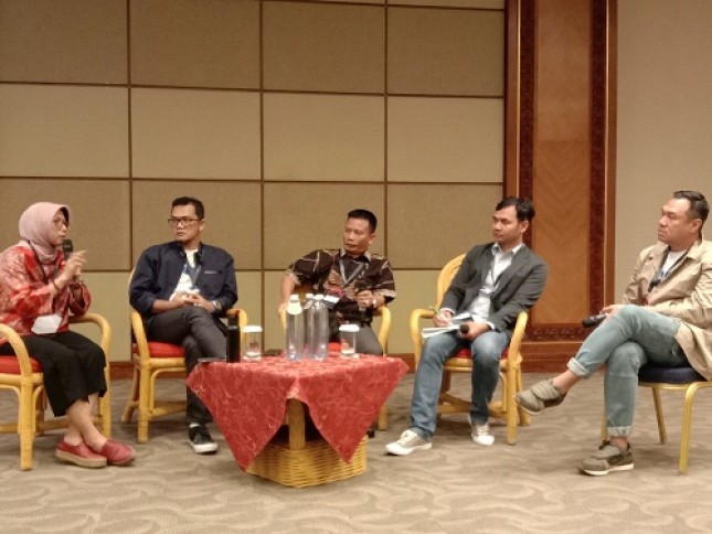 Kiri-Kanan: Tri Dewi Virgiyanti-Direktur Bappenas, Karyanto Wibowo - Director Danone Indonesia, Wahyudi – Chairman, Badan Pengelola Air Minum dan Sanitasi, Rachmad Hidayad - Chief Representative, Water.org