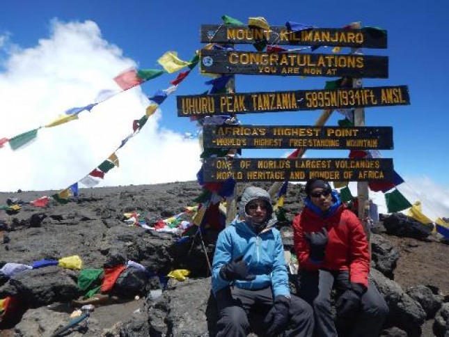 Tim Pendaki Termuda Pelajar BPK Penabur Berhasil Taklukan Kilimanjaro
