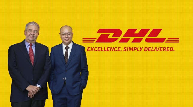 President Director DHL Global Forwading Indonesia Vincent Yong bersama VP Head of Road Freight & Multimoda ASEAN and South Asia DHL Global Forwading Bruno Selmoni saat peluncuran DHL Asiaconnect+ (Foto: Ridwan/Industry.co.id)