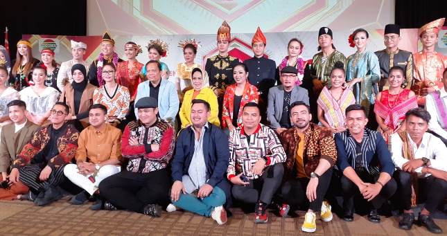 Para Peserta , Juri, Komentator, dan Host Dangdut Academy Asia 5 yang akan tayang di Indosiar (Foto : Amz)