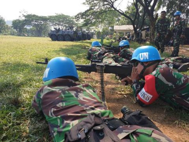 Personel Satgas Yonmek TNI Konga XXIII-N Unifil Gelar Latihan Menembak Senjata Kelompok