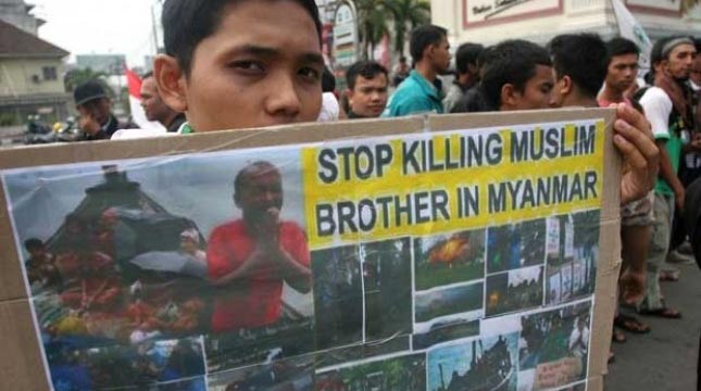 Ratusan Massa Demo di Kedubes Myanmar