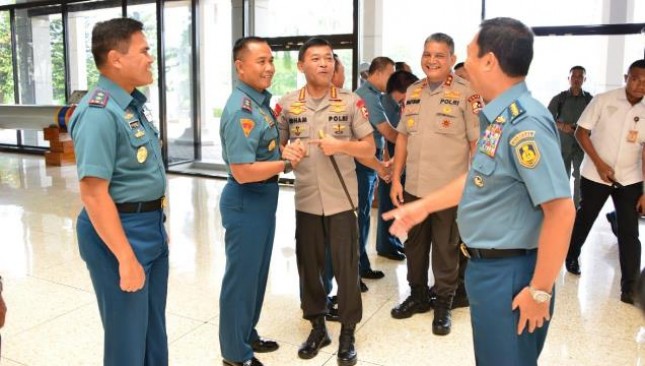 DanKomar Dampingi Kasal Menerima Kunjungan Kapolri