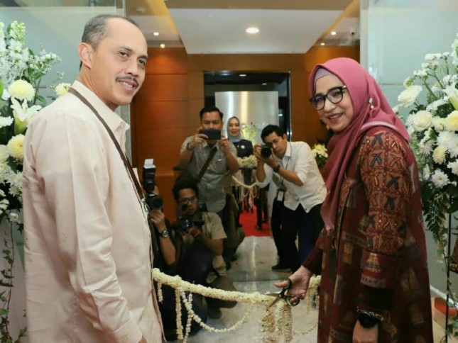 Direktur Kepatuhan Bank BRI Azizatun Azhimah resmikan SLP Padang