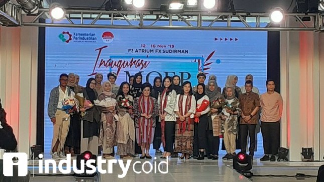 Loemongga Agus Gumiwang bersama Dirjen IKMA Gati Wibawaningsih saat membuka Inagurasi Modest Fashion Project (MOFP) 2019 (Foto: Ridwan/Industry.co.id)