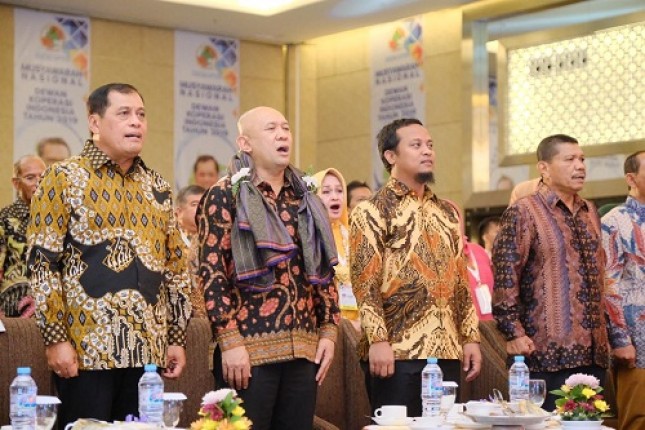 Ketum Dekopin Nurdin Halid, Menkop dan UKM Teten Masduki, Wagub Sulsel Sudirman Sulaiman.