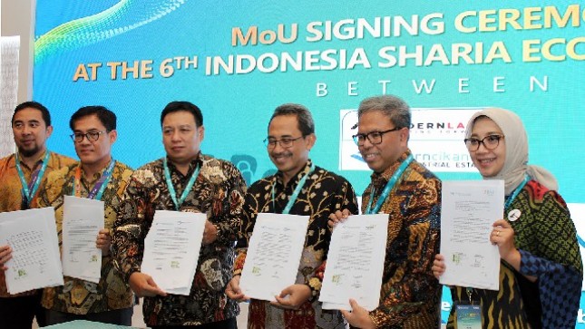 Direktur Utama PT Modern Industrial Estat Pascall Wilson bersama Direktur Managemen Resiko & Kapatuhan Bank Syariah Mandiri Putu Rahwidhiyasa, Direktur Bisnis SME & Komersial PT Bank BNI Syariah Dhias Widhiyati, Direktur Bisnis Komersial PT Bank BRI Syariah Kokok Alun Akbar, Chief Corporate Banking Officer PT Bank Muamalat Indonesia Irvan Y. Noor, serta Managing Director Barakah Halal Hub Taiwan Nurundin N.H Ting seusai penandatanganan perjanjian kerja sama