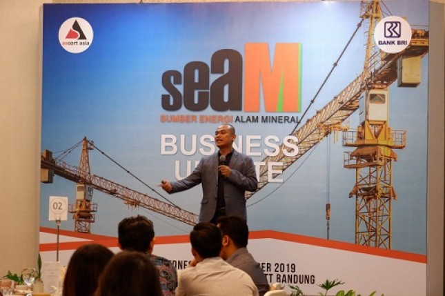 ASEP SULAEMAN SABANDA, CEO SEAM GROUP SEDANG BERBICARA di BUSINESS UPDATE. Bandung, 20 November 2019