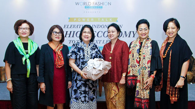 Arlinda Dirjen Pengembangan Ekspor Nasional (DJ PEN) Bersama Pimpinan World Fashion Connect Dalam Seminar Evelating Indonesian Fashion Economy to the Next Level