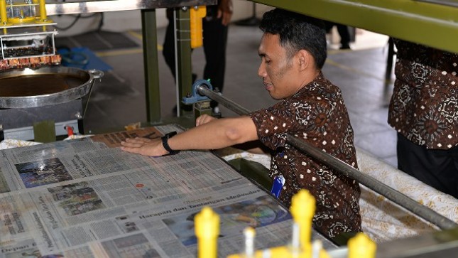 Balai Besar Kerajinan dan Batik (BBKB) Kementerian Perindustrian ciptakan alat Cap Batik Otomatis Berbasis Programmable Logic Controller (PLC). 