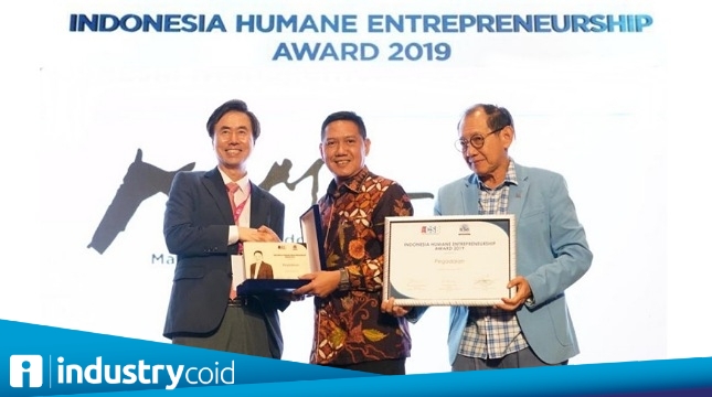 Direktur Utama Pegadaian, Kuswiyoto terima Penghargaan Indonesia Humane Entrepreneurship Award 2019
