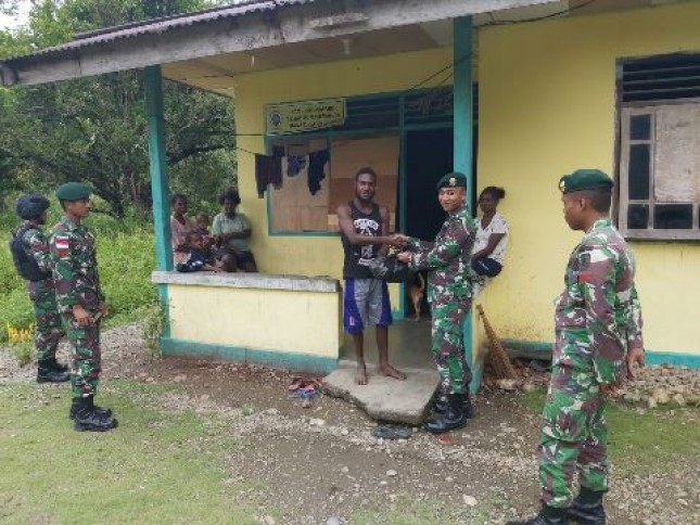 Satgas Pamrahwan Yonif 754/ENK Kostrad Lakukan Patroli di Pedalaman Papua