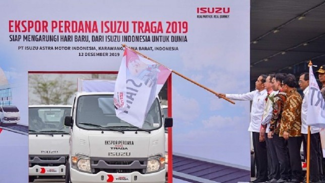 Presiden Joko Widodo saat melepas ekspor Isuzu Pick-up Traga (Foto: Setkab)