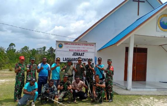 TNI-Polri Solid Berbenah Dalam Menyambut Natal Bersama Masyarakat di Senggo