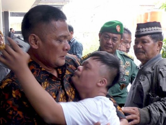 Rohadi mantan Panitera Pengadilan Negeri Jakarta Utara bersama keluarganya