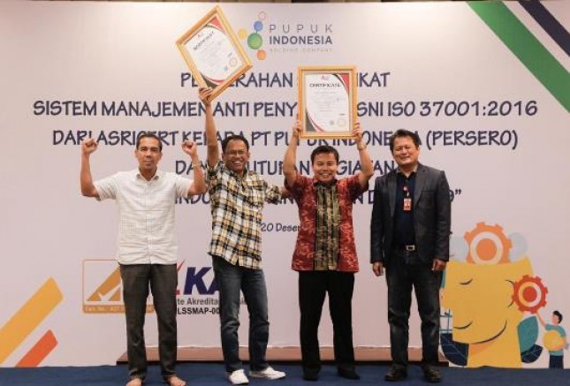Pupuk Indonesia Terima Sertifikat Sistem Manajemen Anti Penyuapan SNI ISO 37001:2016 
