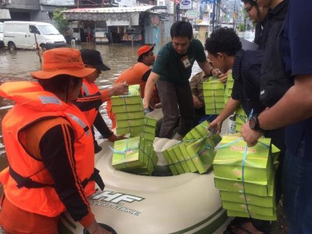 Pupuk Indonesia Salurkan Bantuan Untuk Korban Banjir di Jakarta Barat