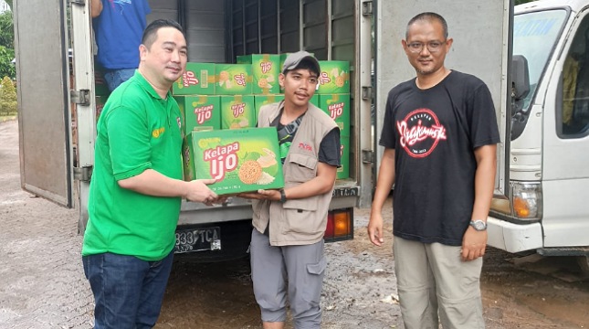 Nissin Kelapa Ijo Berikan Bantuan Untuk Korban Banjir Jakarta