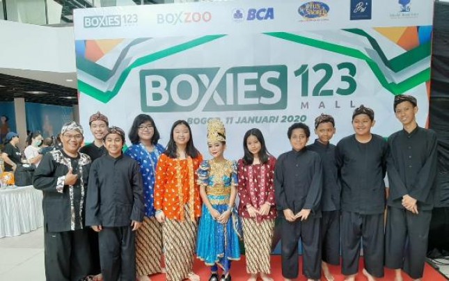 Gamelan Internasional Sekolah Bogor Raya Tampil pada Launching Mal Boxies 123 