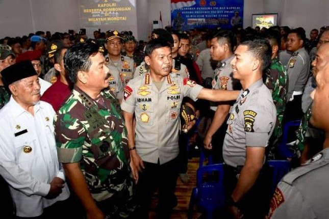 Panglima TNI Marsekal TNI Dr. (H.C.) Hadi Tjahjanto, S.I.P. dan Kapolri Jenderal Pol Drs. Idham Azis, M.Si