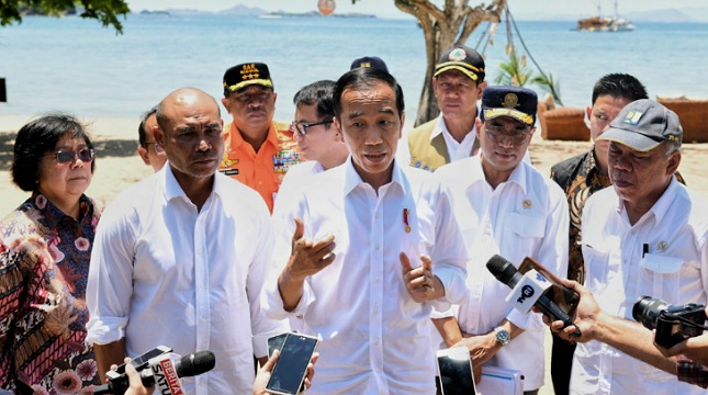 Presiden Joko Widodo seusai menggelar rapat terbatas di Labuan Bajo, NTT (Setkab)