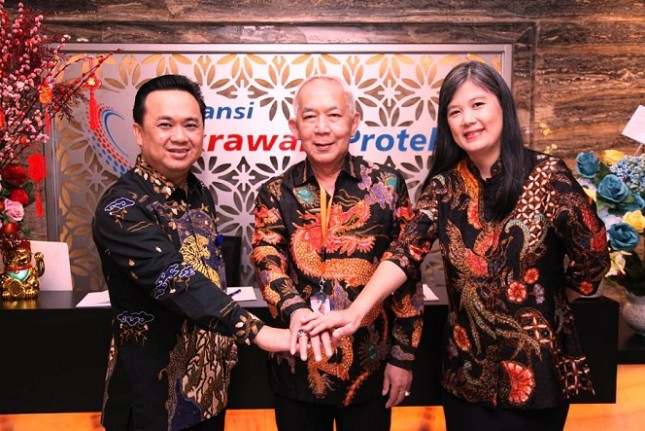 Direksi PT Asuransi Cakrawala Proteksi Indonesia (ACPI). Dari kiri ke kanan : Nicolaus Prawiro, Sujaya Dinata Pangestu, Grace Juliana (Direktur Keuangan). Foto: istimewa