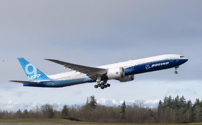 Boeing 777X Sukses Terbang Perdana