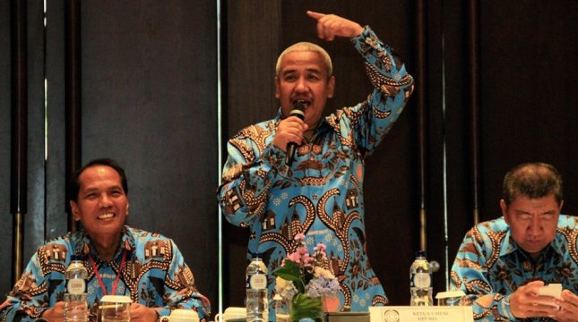 Ketua Umum DPP Real Estate Indonesia Soelaeman Soemawinata saat memimpin rapat DPP REI di Hotel The Anvaya, Kuta, Bali, Sabtu (1/4/2017). (INDUSTRY/Rizki Meirino)