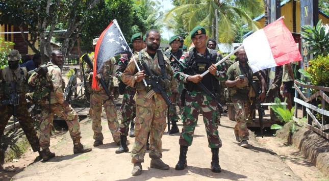 TNI AD dan PNGDF Gelar Patroli Patok Bersama di Perbatasan RI-PNG