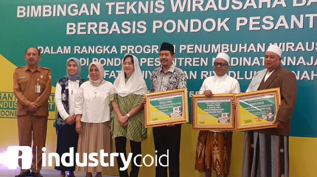 Dirjen IKMA Kemenperin Gati Wibawaningsih saat membuka program santripreneur di Tangerang, Banten (Foto: Ridwan/Industry.co id)
