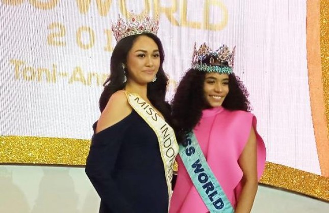 Miss Indonesia 2019 Princess Megonondo dan Miss World 2019, Toni-Ann Singh asal Jamaika