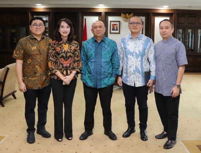 Menteri Teten usai menerima CEO PT Global Dairi Alami (PT GDA) Ihsan Mulia Putri, di Jakarta, Rabu (19/2).