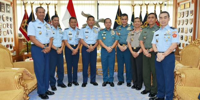 Kepala Bakamla RI/Indonesian Coast Guard (IDNCG) Laksdya TNI Aan Kurnia, S.Sos., M.M., 