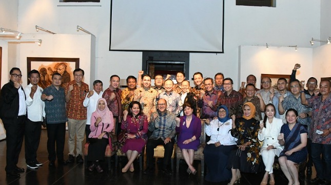 Ketua Umum Kadin Indonesia Rosan P. Roeslani bersama sejumlah pengusaha nasional saat sosialisasi RUU Cipta Kerja dan Perpajakan