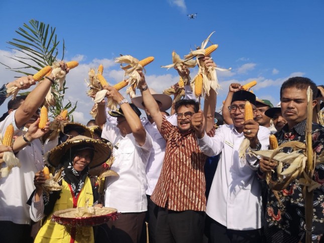 Menteri Pertanian Syahrul Yasin Limpo pamerkan produksi jagung Aceh