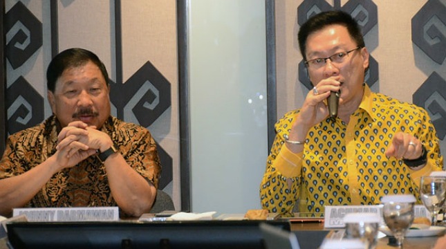 Wakil Komite Tetap Industri Hulu dan Petrokimia Kadin Indonesia, Achmad Widjaja (kanan)