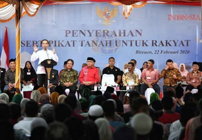 Jokowi di Aceh bagi sertifikat tanah