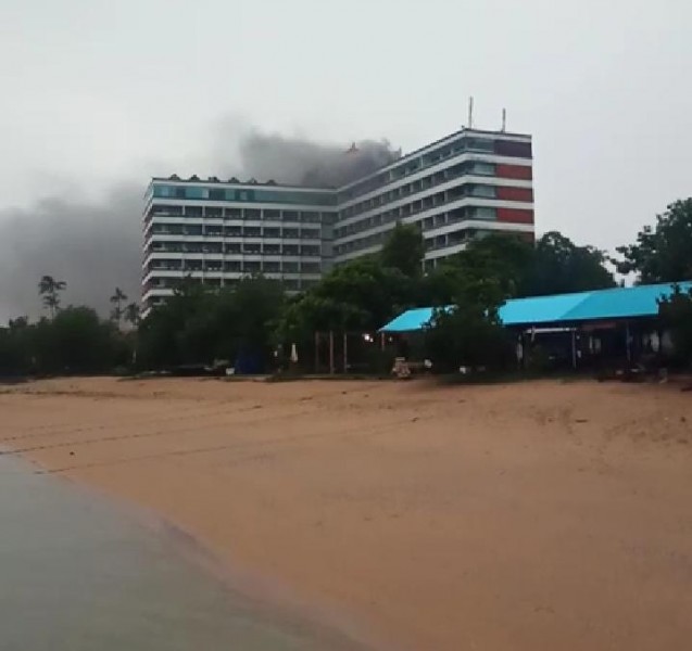 Potongan video hotel Bali Beach terbakar