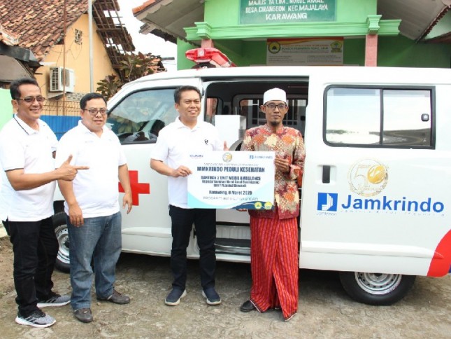 PT Jamkrindo (Persero) serahkan dua unit ambulance ke Karawang