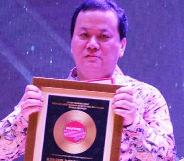 Bos Nagaswara Raih Penghargaan Tingkatkan Industri Musik Nasional 