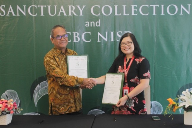 Brigjend Polisi (Purn) Panjang Yuswanto, Komisaris The Sanctuary Collection (kiri) dan Thio Tien Nila Secured Loan Product Management Head OCBC NISP