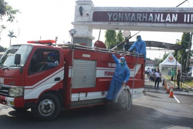 Yonmarhanlan III JKT Dukung Penyemprotan Disinfektan di Komplek TNIAL Kodamar