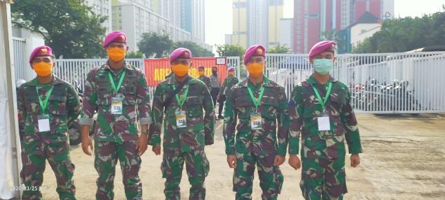 Prajurit Korps Marinir Amankan RS Darurat Wisma Atlet Kemayoran