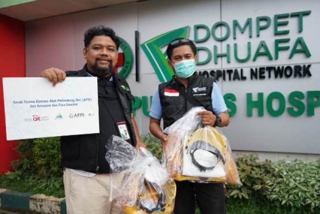 Dompet Dhuafa-Ammana Peduli Tenaga Medis Cekal VirusCorona Berikan Ratusan Alat Pelindung Diri