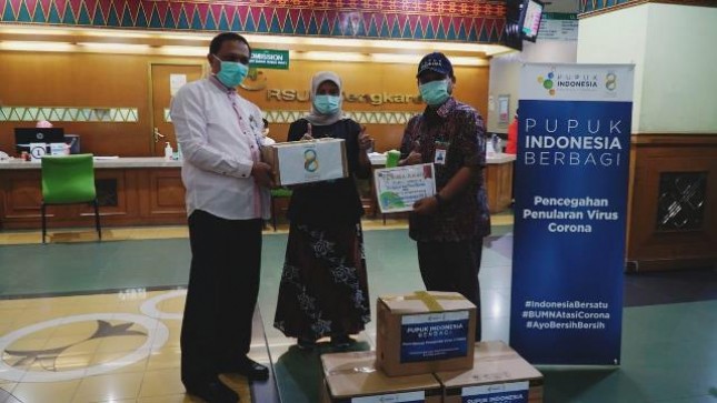 Pupuk Indonesia Salurkan Bantuan APD untuk RS Cengkareng