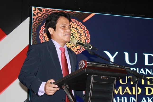 Rektor Institut Teknologi dan Bisnis Ahmad Dahlan Jakarta (ITB-AD), Dr. Mukhaer Pakkanna