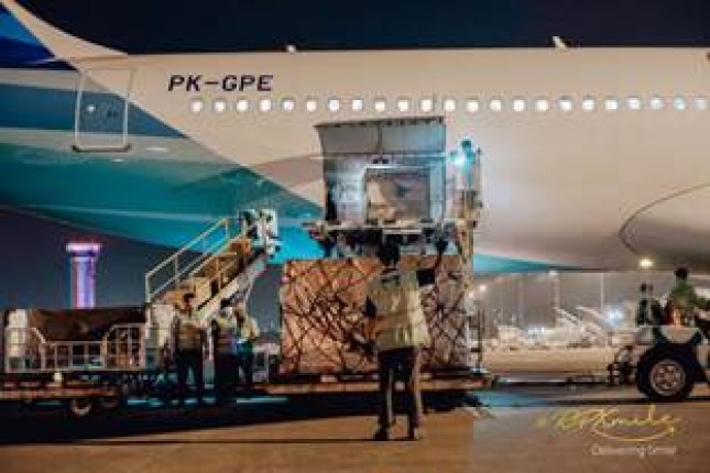 Kegiatan impor masker menggunakan layanan RPX International port to port dengan dua pesawat airbus menuju Cina, 