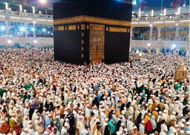 Jamaah Haji menunaikan ibadah di Kabah Masjidil Haram Makkah 