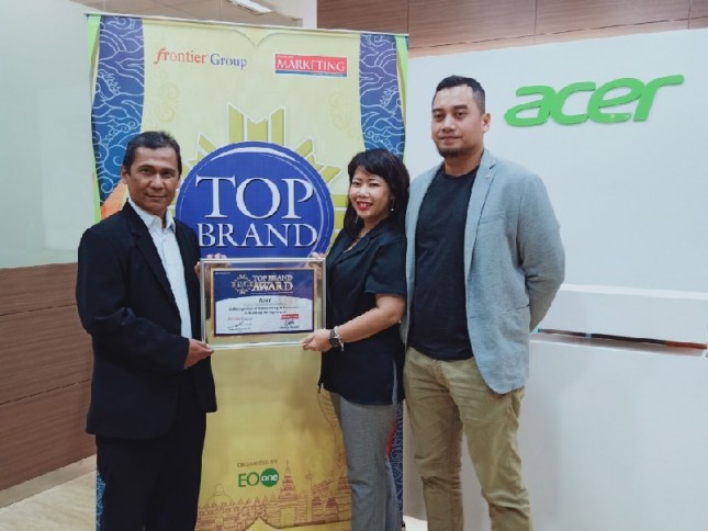 Acer saat menerima penghargaan brand award